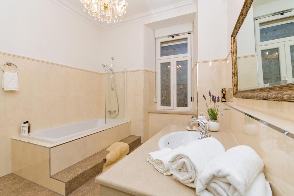 Luxury Seafront Apartment Banje Dubrovnik Bagian luar foto